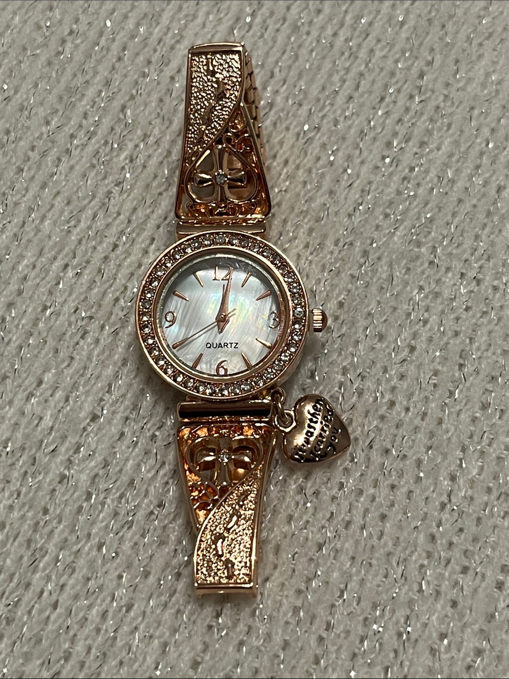 Rose Gold Women's Heart Charm Bracelet Watch - Quartz